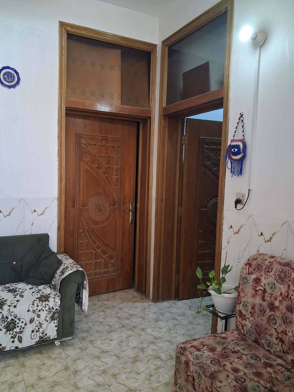 🏡 دار للبيع – فرصة مميزة

📍 الموقع: قرب مرقد العلوية شريفة

نوع السند: طابو زراعي

مساحة الأرض: 540 م

البناء الصافي: 225 م

البناء: حديث

مواصفات الدار:

غرفتان:

6×4 م

5×5 م

مطبخ 6×4 م

صالة 8×6 م

هول 7×4 م

كلدور 5×4 م

مجمع صحيات داخلي وخارجي

كراج

حدائق

ممرات تحيط بالبيت من جميع الجهات

💰 السعر: 170 مليون دينار وقابل للتفاوض.

📞 للاستفسار والاتصال:***********
