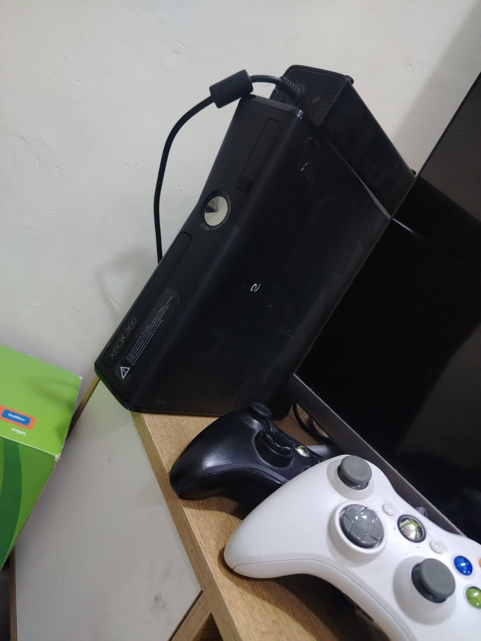 السلام عليكم من رخصة الادمن🔴جهاز XBOX 360 اكس بوكس اخو الجديد بكارتونته مصارلي شهر من ماخذه كامل مع جميع ملحقاته السعر 150 بيه مجال بسيط 🛑جماعت ال 100 لاتدخل + يو بي اس UBS سعره 45 بي مجال📍العنوان  بغداد زعفرانية الاربع شوارع للأسفسار *********** بي واتساب تحياتي للجميع
