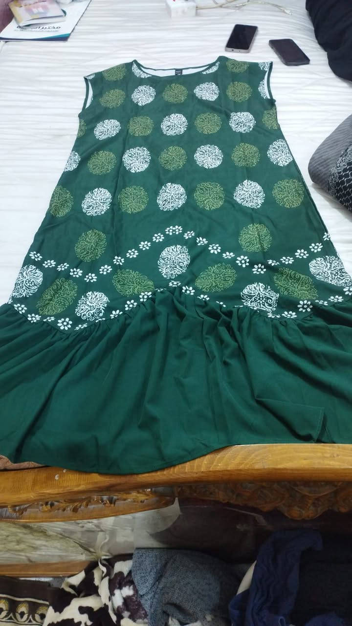 السلام عليكم اكوشلعه ملابس نسائيه الي يحب يتواصل مع صاحبه ملابس***********
