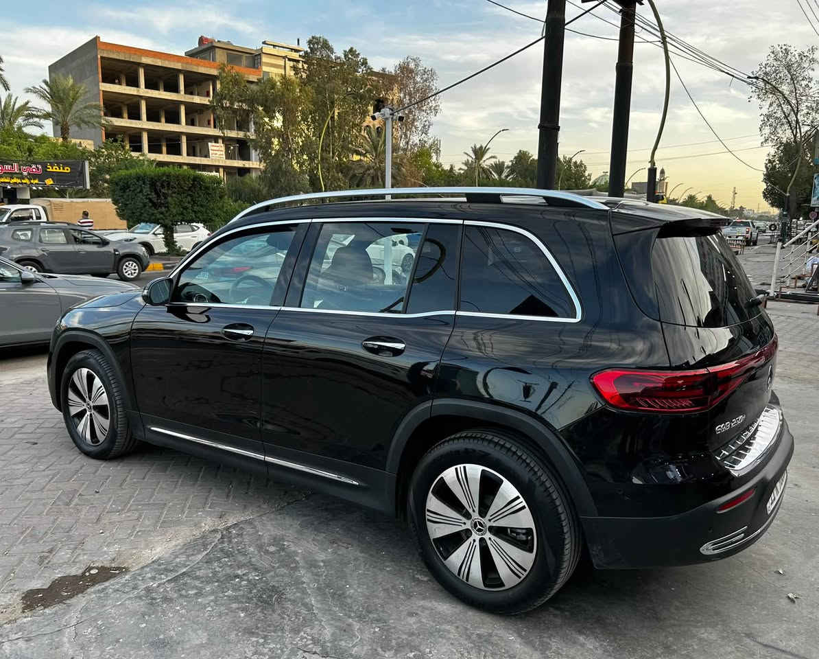 مرسيدس EQB 250 كهربائية موديل 2024 فول كامل
سعة البطارية 66.5 kWh نوع Lithium-ion
تمشي لغاية 520 كم بالشحنة الواحدة
ماشية 8,000 فقط وبحالة الوكالة

المواصفات: حساسات أمامية وخلفية وجانبية
ذاكرة كشنات
كشنات جلد
إضاءة داخلية متغيرة
رادار أمامي وخلفي
عدادات ديجيتال متغيرة
تحكم ماوس بالشاشة
4 وضعيات قيادة
قيادة ذاتية
تبريد قطعتين
مثبت سرعة
نقاط عمياء
مرايا شفط
إشارات بالمرايا
صندوق خلفي كهربائي
أوتو هولد
وباقي المواصفات المعروفة
الحادث دعامية أمامية فقط مع ضربة خفيفة بحافة البنيد أثناء النقل والصور مرفقة
تصلحت وانصبغت على كدها
بدون إيرباك وبدون شاصي ومكفولة
المكان بغداد حي القاهرة
السعر 265 $
للتواصل ***********

نص مكتوب في الصور:
- BIDCARS