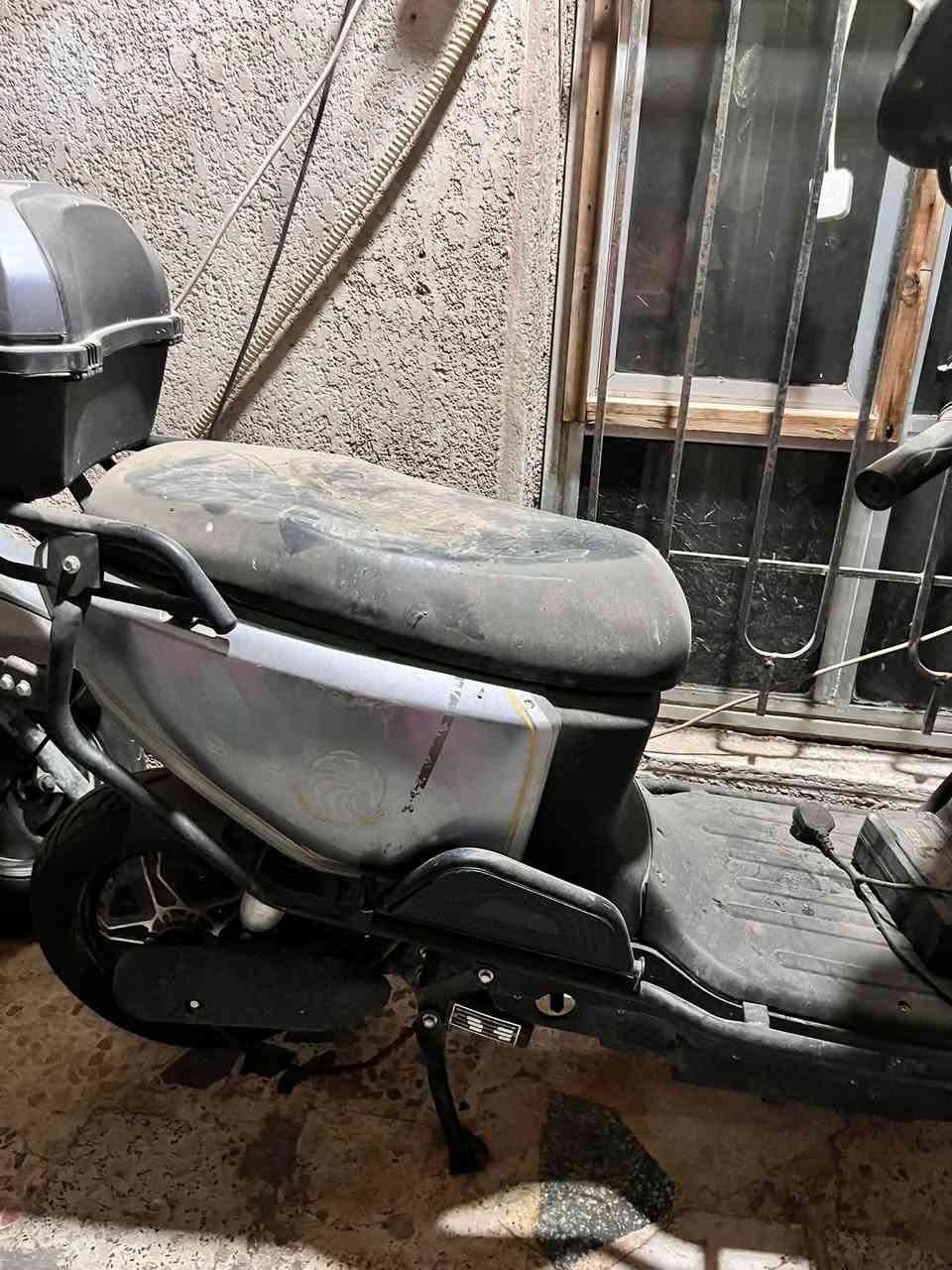دراجه شحن بطاريات بحاله جيده بس بيهه خلل كهربائي وعفتهه سريعه جدا وطستهه راقيه ناعمه جدا ستيرن بي ملعب دبل ريمونت وسويجات عدد 2 مكاني ساحه بيروت ***********
ماخذهه بمليون وميه اريدهه ب 500
