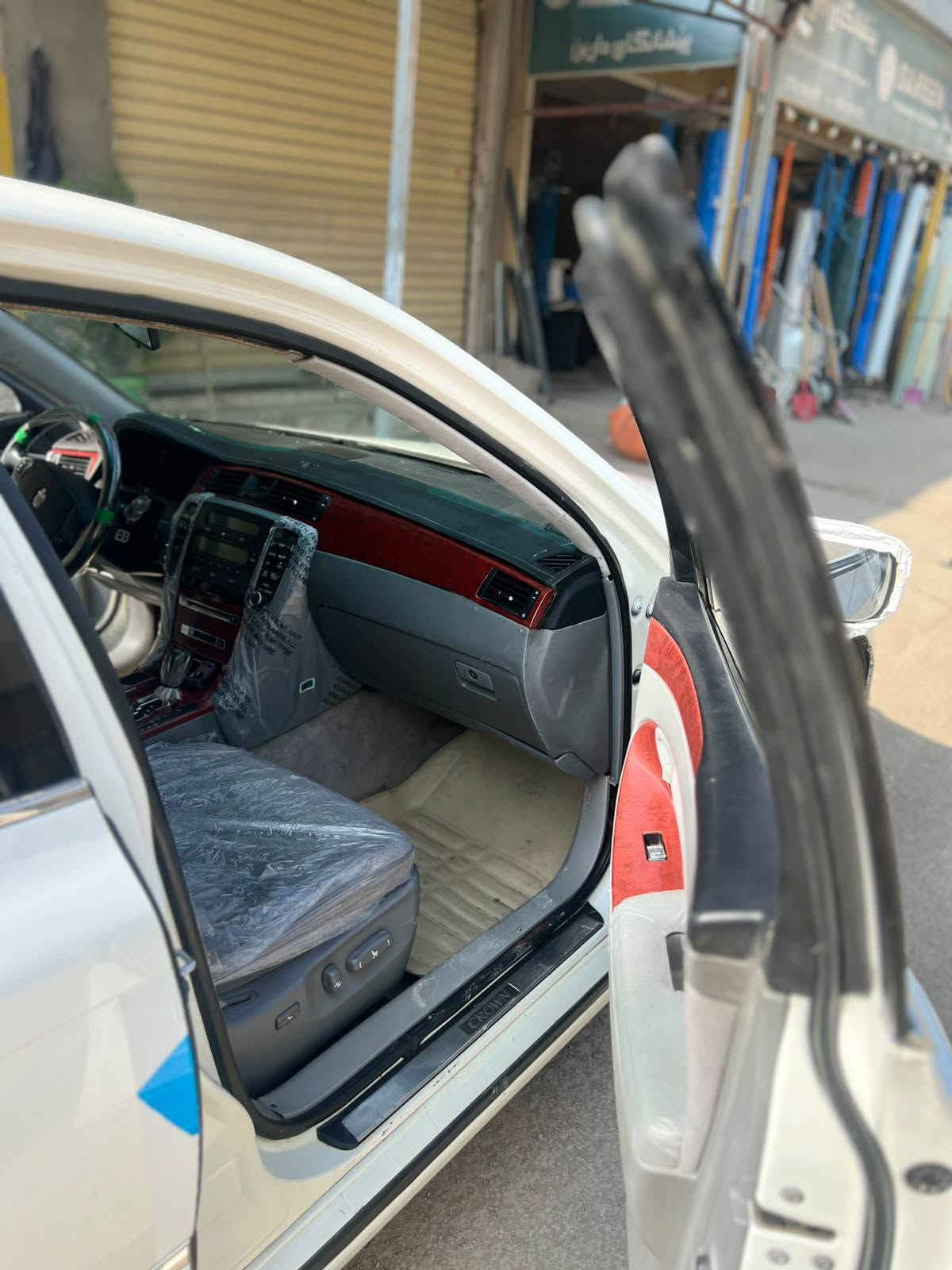 شاهینە • ٢٠٠٥ • ١٨٠٠٠٠