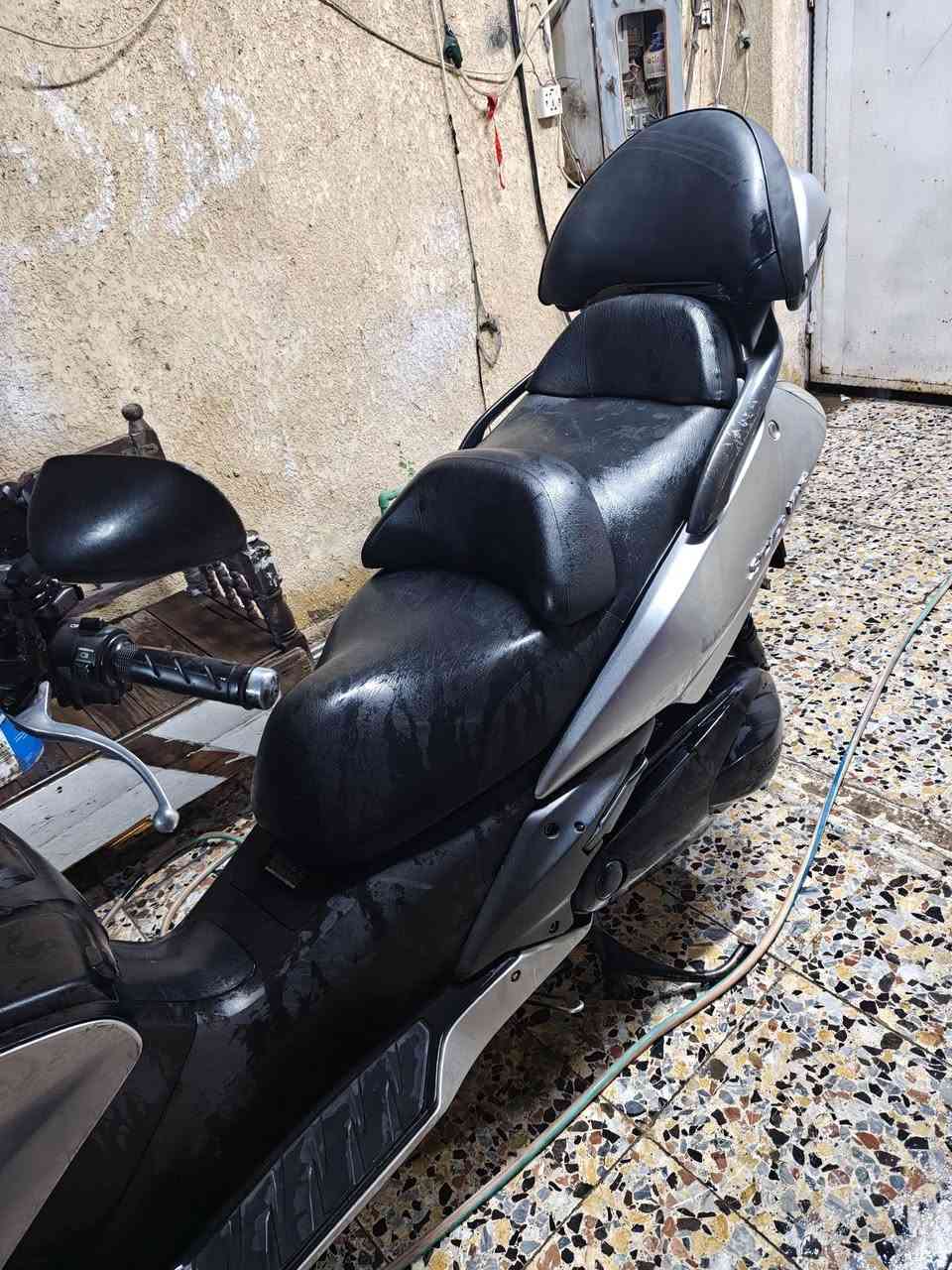 سلفر ونج 400 cc
دراجه مكفوله
مرقم بغداد 
ما ناقصهة اي شي 
مكينه عله وضع الشركه 
كهربائيات كلهة شغاله 
اوفر 
دشبول نفخ 
السعر شراي خابرني وتدلل 
مكان بغداد الدوره 
هـ ***********

