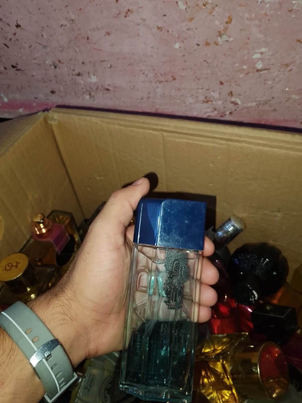 عطور باله اصلي
ابيع شلع ما ابيع مفرد بيهن 50قطعه منهن عطور قويه ومرتبه 
السعر 125 الف 
يوجد توصيل 🚚 
لكافه محافظات العراق 
***********بي وات
علق اطبلك خاص
