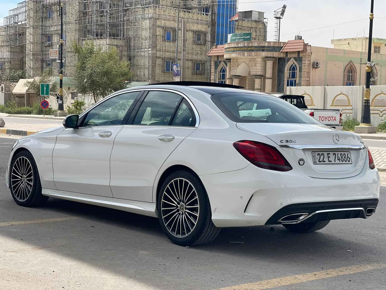 السلام عليكم
للبيع Mercedes C300 2021 
السيارة 4matic 2.0 T  
رقم اربيل باسمي تحويل مباشر 
بانوراما
شاشة كبيره 
عدادات دجتل (٣ اشكال متغير) 
لد داخلي 64 لون 
اوتو هولد
اوتو بارك 
شحن وايرلس
دبل ماوس
كشنات كهرباء
تدفئة كشنات
جنطه كهرباء
حساسات 360 درجة
كامرات 360 درجة
رادار امامي 
رادار خلفي
نقطه عمياء 
بصمه ابواب 
بصمة تشغيل
ماشيه 50  الف مايل
داخل جلد ( بيج ) اصل
لايتات زينون 
وبعد بيها هواي مواصفات معروفة 
فول الفول
السعر 275 مجالها بسيط 

مكاني اربيل

***********
