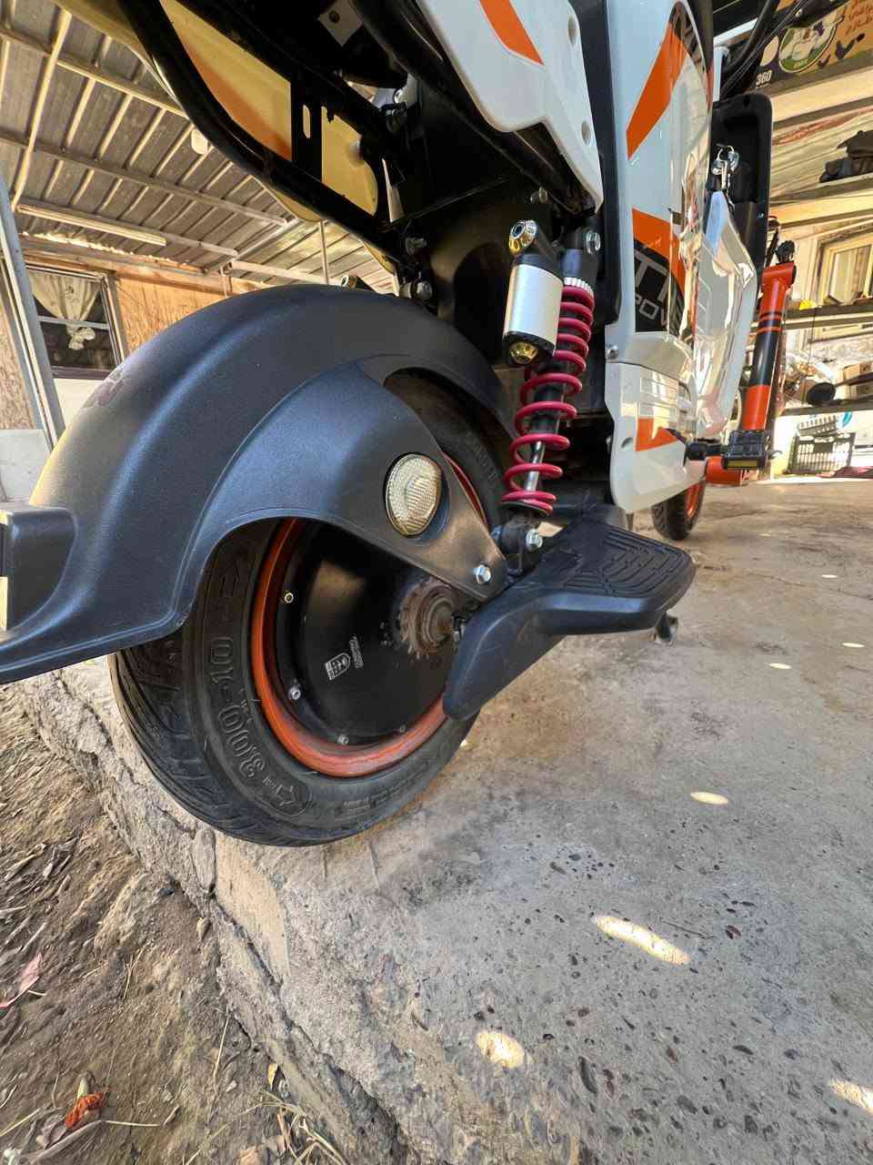 دراجه x900GT الدراجه نضيف من تايرات او كفرات  
او بطاريات شركه ما مبدلات 
اسويج الدراجه نسختين2🔑
شاشه ايباد كاشف اعطال 
مثبت سرعه 
لايت زنون قوي جداً 
شاحنه اصليه معه الدراجه 
السرعه حقيقي 60
السعر 500الف 
كورك ***********
اثير ***********
