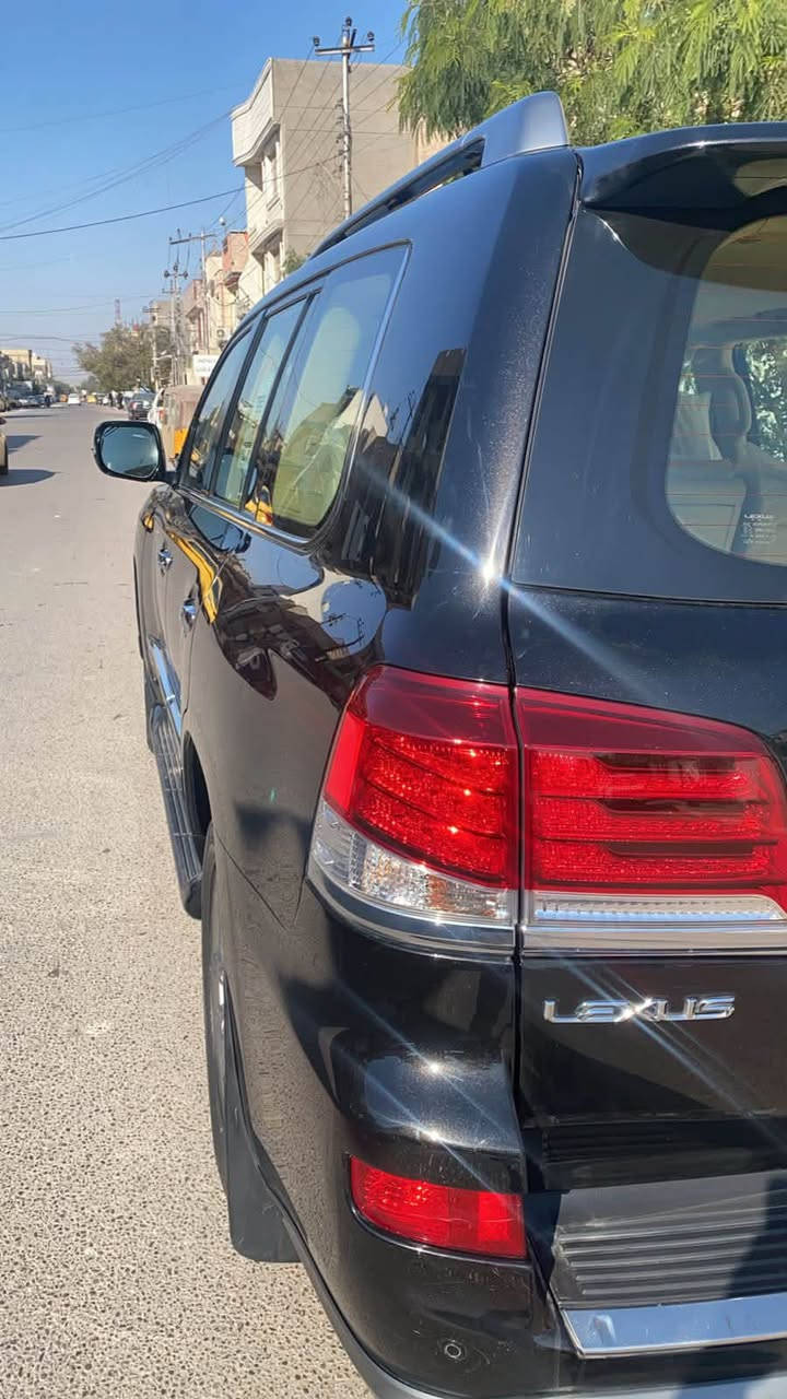 @لكزس. LX 570 Sport.   2015 للبيع

المواصفات الأساسية:

الموديل: 2015

الفئة: LX 570 Sport 

السعر 330 

داخلية لون بيجي

صفّان من المقاعد

نظام صوت Mark Levinson

الحالة:

المحرك والكير بحالة ممتازة ولم يتم فتحهما

السيارة بحالة الوكالة

سيرفس كامل ولا تحتاج أي مصروف

4 إطارات جديدة

لا توجد أي التزامات أو ديون على السيارة

السنوية جديده بسمي هزه جديده 

تحويل مباشر ووكالة جاهزة

المواصفات:

تشغيل ودخول ذكي (بصمة)

نظام مانع الانزلاق

شاشة معلومات

مقاعد جلد

ذاكرة للمقاعد

ثلاجة

5 كاميرات

مصابيح زينون

فتحة سقف

مرايا كهربائية

مكيف هواء أوتوماتيكي مزدوج

أوضاع قيادة Eco وSport

العديد من المواصفات الأخرى
رقم الهاتف: ***********
