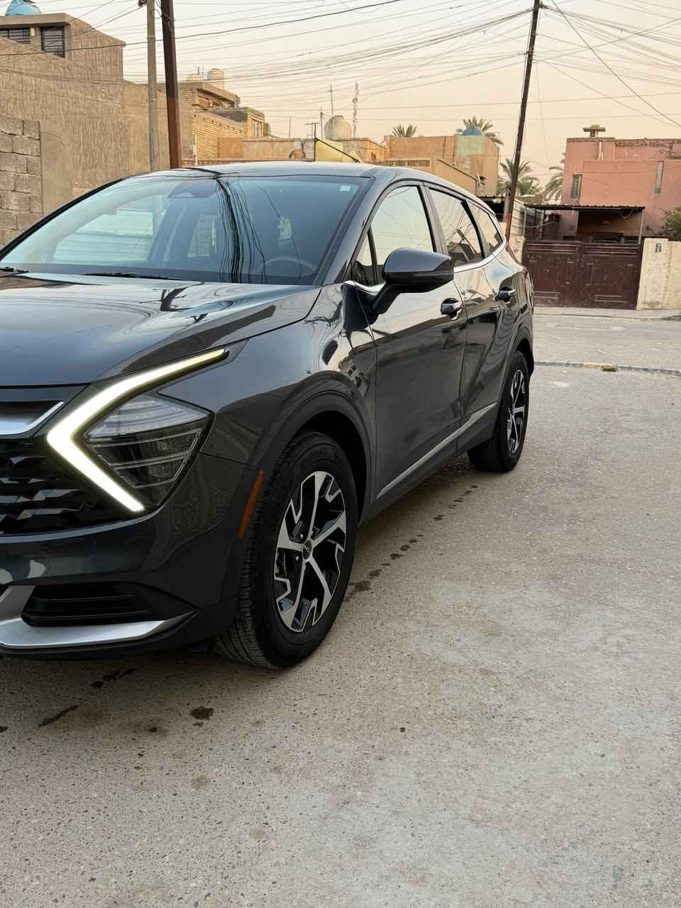 بسم لله 
للبيع : كيا سبورتج EX 2024 
فول عدا الفتحه 
حادثها فقط ربع الجاملغ الخلفي مصبوغ اليسار 
بجم كبس الباب راجع نفسه بلادي 
السعر ب 170 ورقه وبيها مجال 
مكان السياره بغداد الدوره
***********

نص مكتوب في الصور:
- ٣:٠٤ واتساب LTE Back HD 5 / 14
- ٣:٠٤ واتساب LTE Back HD 6 / 14
- ٣:٠٤ واتساب Back 2 / 14 HD