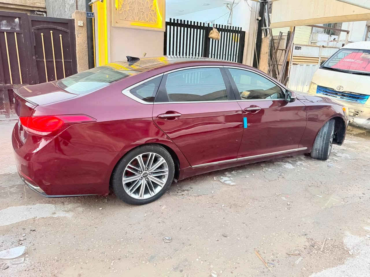 السلام عليكم من رخصة الادمن 
للبيع  - G80جينسيس 2017 بانوراما 
 فوووول مواصفات:
 المحرك: 6 سلندر 3800 
/كير ومكينة شرط كفالة 
/تخم تاير جدد
/زراكات ماصدة امامية  
/حساس جنطة عند الاقتراب تفتح تلقائي 
/ بصمة ابواب وجنطه
/ بانوراما على طول السقف 
/ رادار امامي للتحذير من الخروج من المسار ورادارات جانبيه 
/ لايت زينون 
/ بك لايت لد / وحاجب امامي لد 
/ ستيرن ثلاث وضعايات 
/ نظام ترحيب كامل مري جانبية ويدات باب اناره 
/  الاقتراب من السياره
/ قيادة اليه ذاتيه
/ نقط عمياء تحذير عند الاشتياز وعند صف السياره
/ حساسات خلفيه وامامي
/ مري جانبية قلابة مع البك تعمل كامره اوتو
/ كشنات جلد تدفئه تبريد 
/ تحكمات الكشنات الاماميه كهربائي وخزن ٣ وضعيات
/ شاشة كبيرة و gbs وهارد خزن / 
/ تحكمات ستيرن فول كامله
/ شفتات كير بالستيرن
/ كير 8 سرعات 
/ مثبت سرعه 
/ تبريد منفصل يمين ويسار وخاصية تنقيت الهواء وقطعتين اماميه وخلفيه
/ ثلاث وضعيات للقيادة ( سبورت وايكو واعتيادي)
/ شاشة اعطال في الدشبول
/ بردات جانبيه وخلفيه
/ كاشف ضباب
/ سستم صوت ١٧ سماعه
حادث جاملغ خلفي وشوية من الباب جهتين راجعات عل بارد ومصبوغات  
السياره نضيفه وحلوة 

السعر 170 وبيه مجال للطيبين 

رقم الهاتف: ***********
بغداد دورة ابو دشير
