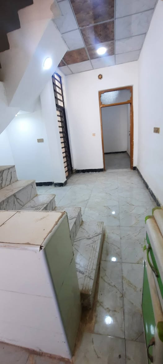 بيت للبيع ٥٠ متر عمود ٣١٧ لجوه بالخط الثاني بعده ما مسكون ١٨ وبي مجال قليل ***********
