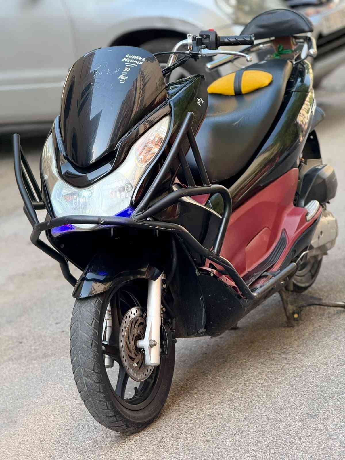 سلام عليكم....
دراجة (PSX)...(جيل الاول)  
🛵للبيع  ماشيه 28الف الفحقيقي ممتعوبه
دراجة شلعه معدل كهربائيات كلهه شغاله 
دراجة جديده  بلادية
أي نقص مابيهة دراجه مكفوله كفاله عامه بشرط علفحص اذا برغي مفتوح ترجع دراجة مال جناي 
جيب فيتر وتعال افحص مستعجل على بيعتهه السعر مليون و350
العنوان بغداد  الكرخ  الاستفسار الاتصال على الرقم 📞***********
