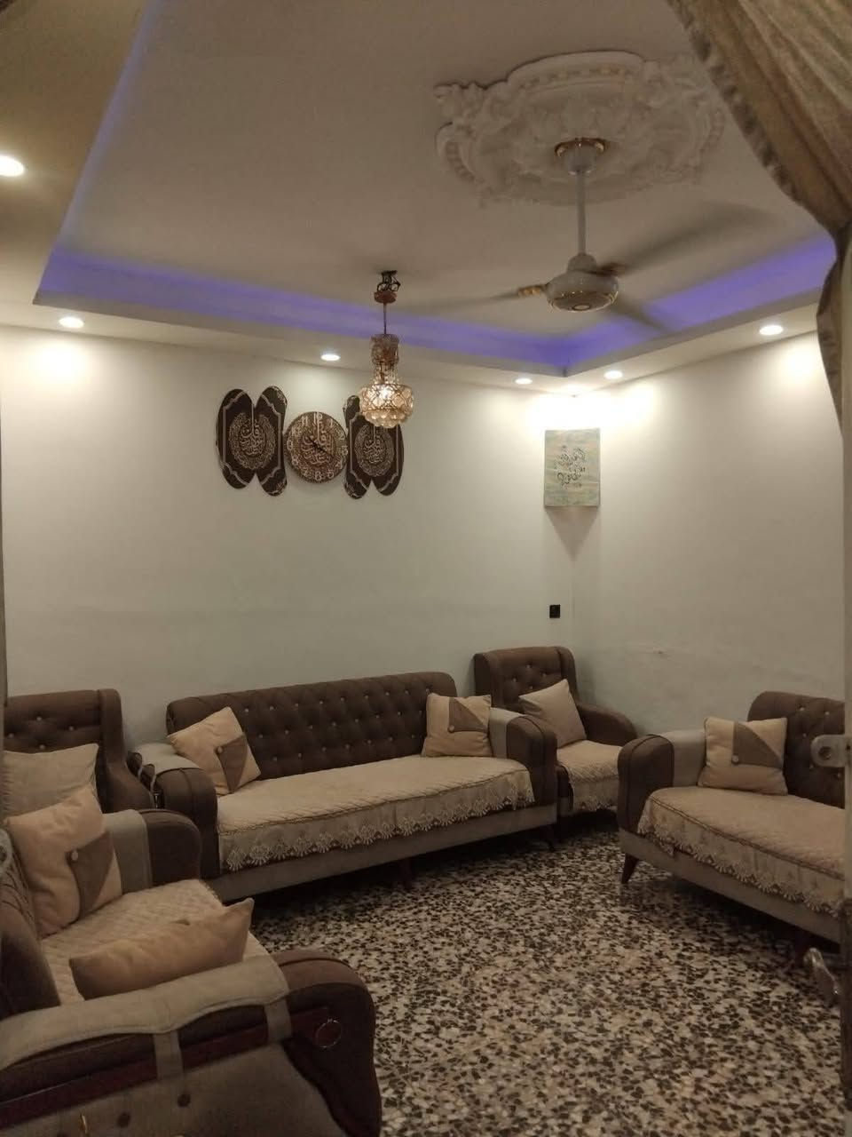 منزل للبيع /مساحة /٥٠متر /واجهة /٥/يتكون من /٢غرف نوم +صالة +مطبخ +خدمات /موقع ممتاز /الرفاق الثانية /خلف شهداء بياع /شارع /١٥متر /الاستفسار على هذا الرقم /***********
