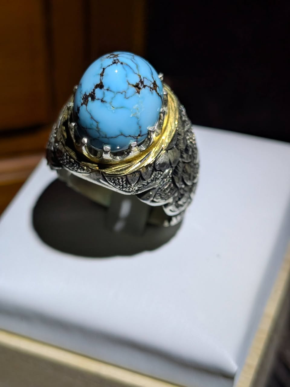 💎خاتم من الفيروز النيشابوري الطبيعي العنكبوتي الأصلي الهرمي
💠 شراخة يدوية فاخرة بالكامل بيد المبدع الأستاذ الكبير عبد الرزاقي 
💍صياغة يدوية فاخرة بالكامل بيد المبدع الأستاذ الكبير ( خوشلال ) مشهد

