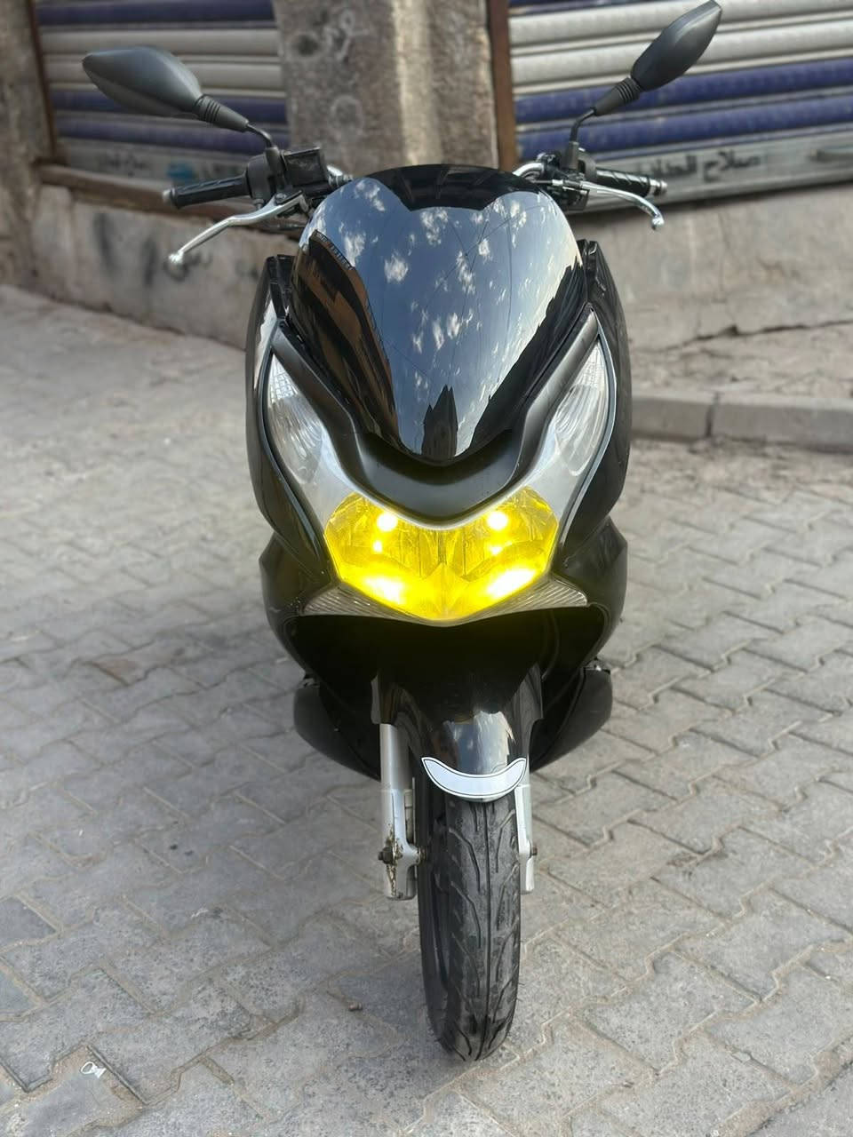 دراجه pcxجيل اول   دراجة  كلها ابلاديه شرط النضافه دراجة مال رمبه مال معرض المديل 2016 ماخذها رمبه اوراق المعرض موجوده يعني مو مال شارع السعر مليون و350الف 
حساس ازدحام كفاله عامه الدراجه على ايدي شوفت عينك ياباني الاصليJF جديده مكاني بغدادالكرخ اي استفسارالاتصال على رقم ***********
