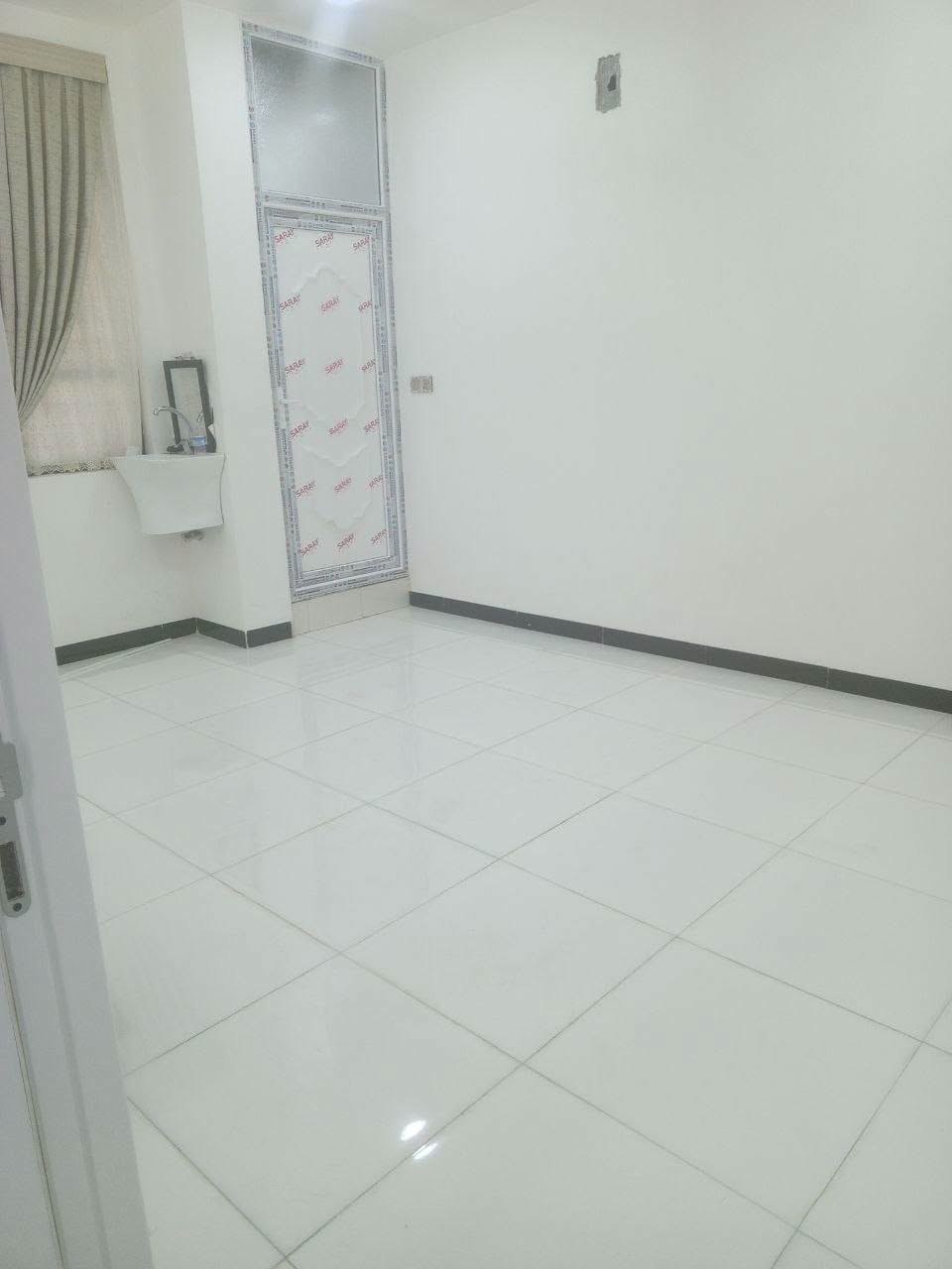 سلام عليكم بيت 100متر سند 25 طابقين
طابق اول/استقبال +صاله+مطبخ +غرفه نوم +صحيات داخليه +صحيات خارجيه +منور
طابق الثاني /صاله ازغيره +غرفتين+صحيات +سطح ناصي
بيت حلو مرتب ويصلح حسينيه او سكن
خدمات /ماء +كهرباء+مجاري +مدارس +تبليط باب البيت
موقع البيت. طويريح خلف شارع المولده. حي الحوراء
السعر 120 مع المجال
متوفر لدى  مكتب سما الفردوس للعقارات 
موقع المكتب طريق كربلاء طويريج عمود 334قرب المعهد التقني
تفاصيل اكثر اتصل
*********** وسام ال كميش 
*********** مختار الاسدي الاسدي
