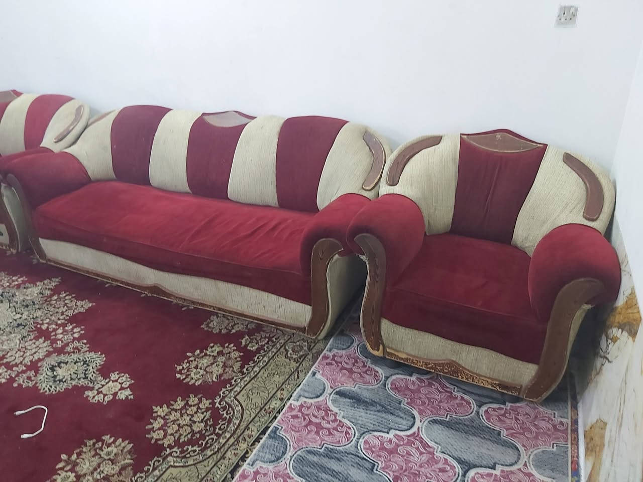 تخم نظيف سعر١٠٠ الديوانيه مركز
***********
