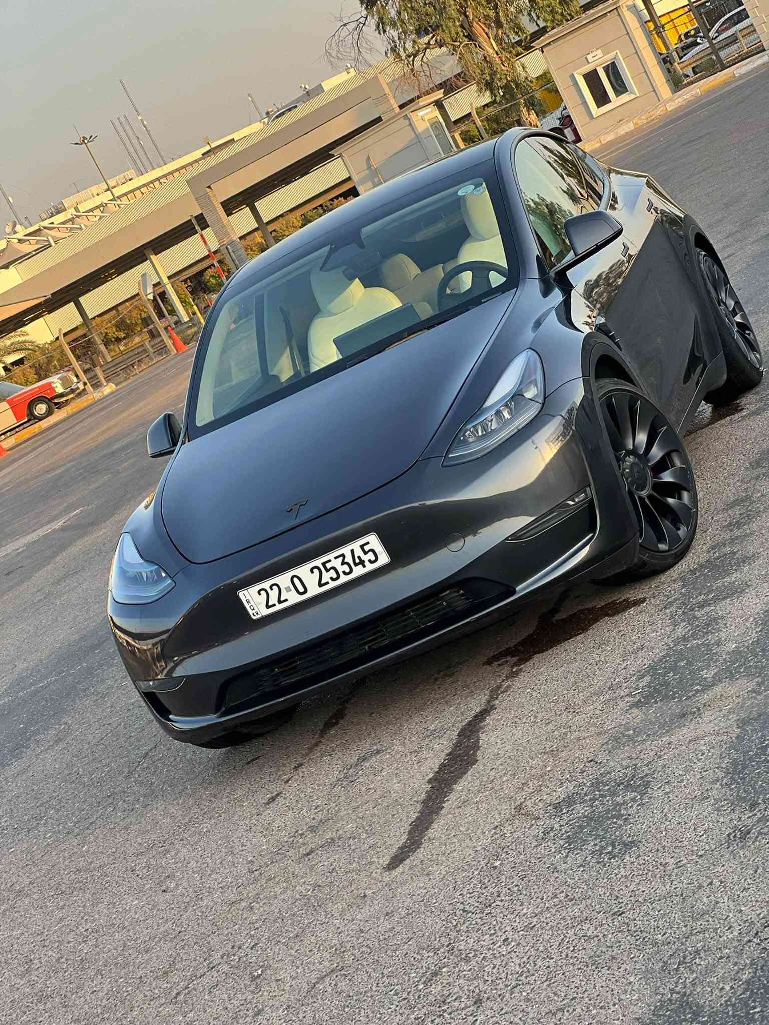Tesla Model Y 2024
📍السياره حلوه وجديده واحله من الصور وترقيم جديد 

PEFORMUS تسلا موديل Y 2024

السعر210 وبيها مجال

الموديل  2024

  

المسافة المقطوعة10km

مرقم أربيل بسمي تحويل ثاني يوم

‎

                         👇🏻👇🏻👇🏻الاضافات  👇🏻👇🏻👇🏻

                                  

‎• تقطع بالشحنة550 كيلو

‎• سقف بانوراما زجاج

‎• شاشة كبيرة حجم 15 بوصة

‎• كاميرا خلفية

‎• حساسات خلفية

‎• كاميرا امامية

‎• حساسات اماميه

‎• كاميرا جانبيه 

‎• كراسي كهرباء 

‎• كراسي مدفية

‎• غرفة جلد مميزة لون ابيض    

‎• رادار امامي

‎• رادار خلفي

‎• رادار جانبي

‎• مانع تصادم

‎• محدد مسرب

‎• كاميرات عدد 8 

‎• حساسات جانبيه

ويل قياس20 

‎• مثبت سرعة

‎• كاميرات محيطيه 360° 

‎• تحكم بالسياره عن طريق الشاشة

‎• نظام قيادة آلية Auto Pilot

‎• عداد ديجيتال

‎• تشغيل تلقائي

‎• نظام قيادة ذاتية Full Self drive

‎• نظام (RCTA) للتنبيه عند الرجوع للخلف

‎• نظام (RSA) لكشف لافتات السرعه للطريق

‎• نظام (PSC) الرادار الذكي لمنع الاصطدام 

‎• نظام (LTA) لتحديد المسار على الطريق

‎• تشغيل عن بعد

‎• الدخول الذكي

‎• نظام ترفيهي كامل متكامل يحتوي على ( YouTube / 

WhatsApp / Tik Tok / Netflix)

🚗 مكاني بغداد الكرخ للاستفسار***********
