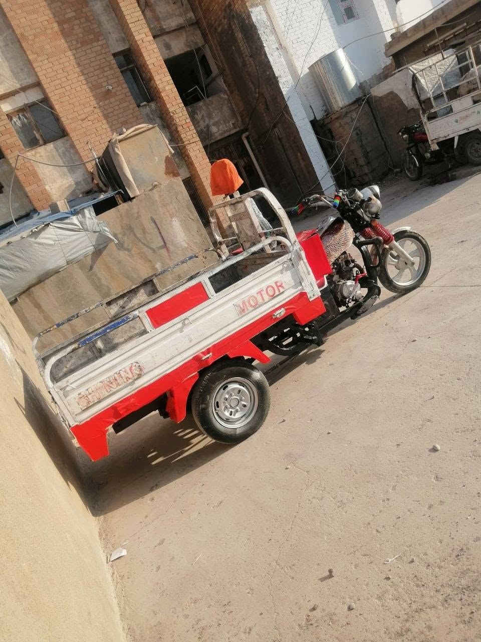 السلام عليكم شباب ستوتة للبيع موديل 2017 البلايتة موجوده الرگبه شرط محرك 21تايرات جديد  الستوته خير من الله  العنوان كركوك اتصل على  الرقم وتدلل ***********
