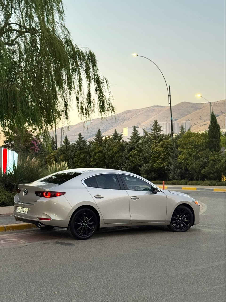Mazda model 2024 
33 km rosgtwa 
Bas bonet boyaxa 
Sayaraka he daste xoma 
Raqame lagal neya agar hazt la raqam bww awayan jyaya 
Hamw gyaneee ba shart 
Be torbo be dabl aksl 
Makena 2.5 marxub 
Zhmarae mobael *********** السليمانية, العراق
