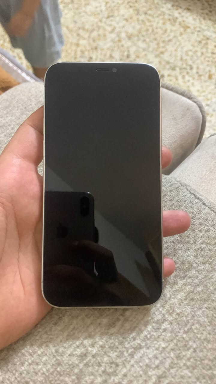 السلام عليكم ايفون 12 برو
السعر ٢٥٠ الف

نص مكتوب في الصور:
- القطع والخدمة تجمع Apple سجل تاريخ القطع والخدمة، وهذا السجل يعرض معلومات عن هذا الـ iPhone وحالته وتفاصيل إصلاحه. معرفة المزيد... سجل تاريخ الخدمة البطارية غير معروف الشاشة غير معروف
- ٨:٢٢ ٤٩ 4G حالة البطارية والشحن رسالة مهمة حول البطارية غير قادر على التحقق من أن هذا الـ iPhone يحتوي على بطارية أصلية من Apple. قد لا تكون التفاصيل الواردة من هذه البطارية دقيقة. لمعرفة المزيد الحد الأقصى للقدرة ١٠٠٪ هذا قياس لقدرة البطارية مقارنة بقدرتها عندما كانت جديدة. قد تتسبب القدرة المنخفضة بتقليل ساعات الاستخدام بين عملية الشحن والأخرى. أقصى قدرة للأداء الـ iPhone غير قادر على تحديد عمر البطارية. شحن البطارية المحسن للحد من استنزاف عمر البطارية، يتعلم الـ iPhone من عادات الشحن اليومية، بحيث ينتظر ولا يتجاوز ٨٠٪ حتى يحين موعد حاجتك إلى استخدامه.