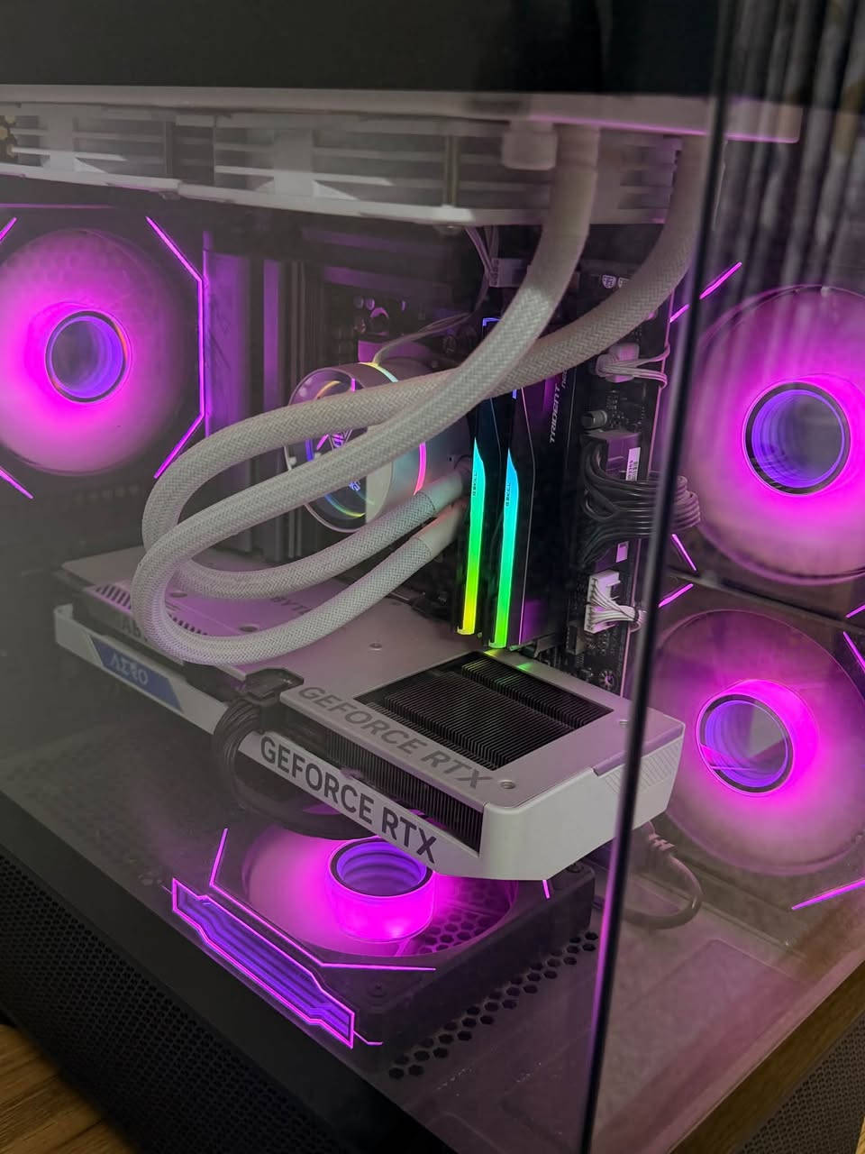 ريزن 5 7600x • RTX 4060 • 32 جيجا DDR5
