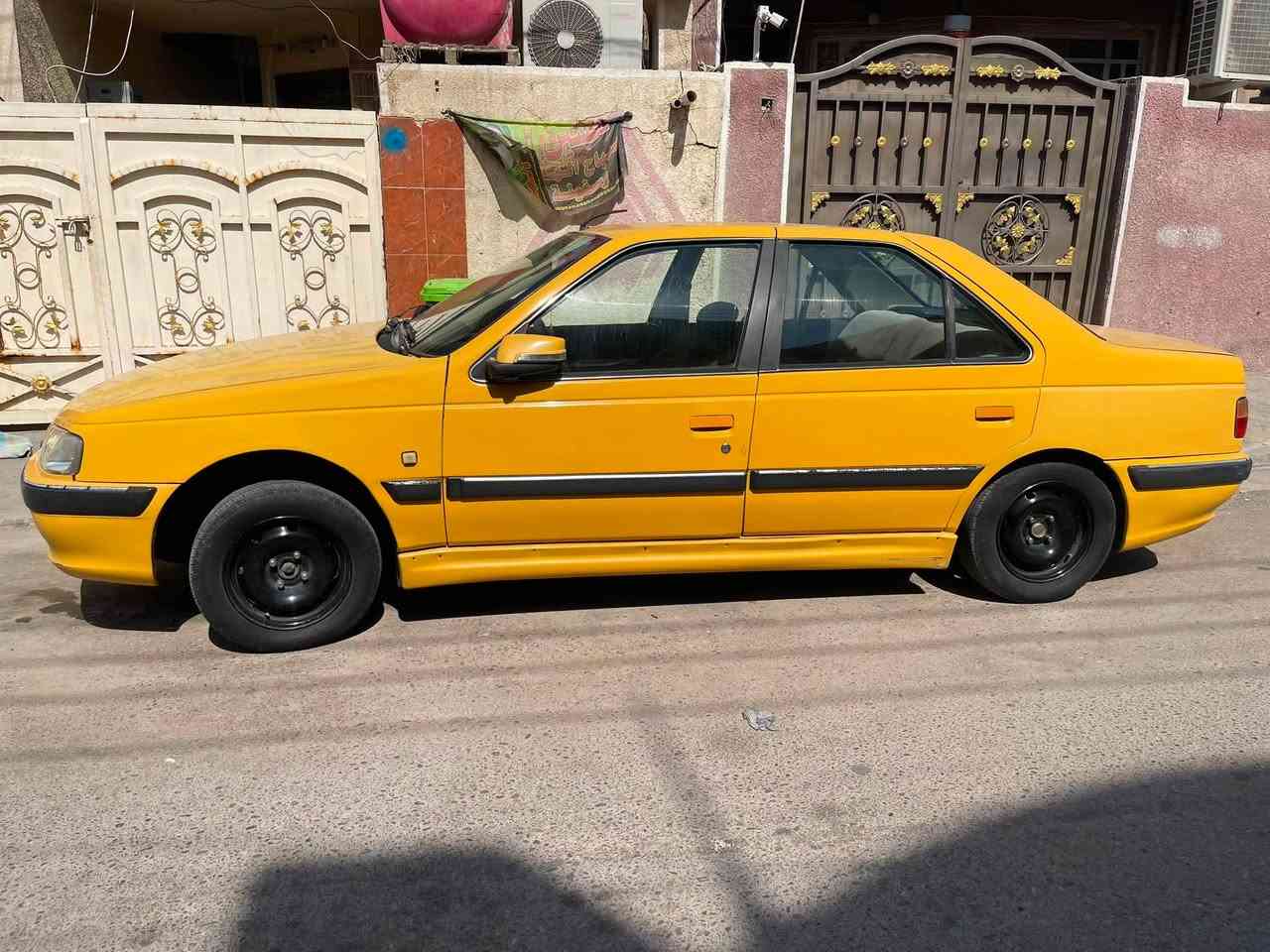 السلام عليكم بيجو بارص موديل 2015 سياره نضيفه كامله متصرف عليهه كير محرك مكفول رقم بغداد انكليزي بيهه بنيد طاير ومبدل وبارد على كد شبر بالجاملغ الخلفي سعره 37 وبيهه مجال 
العنوان بغداد مدينه الصدر ***********
