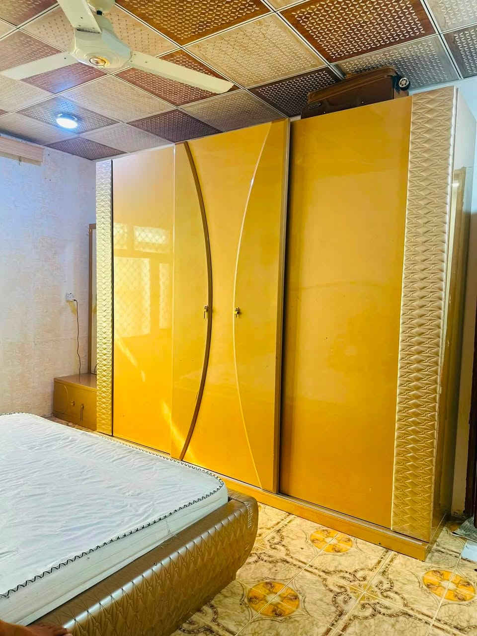 غرفه تركيا قويه كلش وثكيله شتريناها ب3ملاين ونص نريدها ب800وبيها مجال وياها نزلة عرس بيضه هديه 
للتواصل ***********
