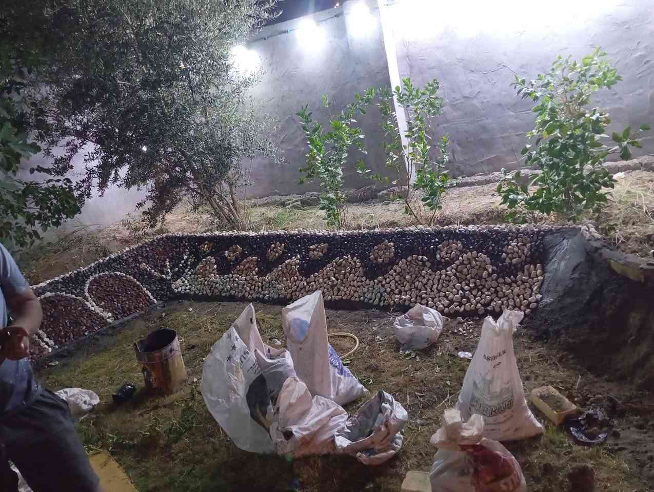 اللهم صل على محمد وال محمد
ديكورات حدايق نقوش حصو عمل لاينات 

عمل منضومات سقي تنضيف ترتيب دقه بالعمل 

قص الثيل تقليم الأشجار عمل اشكال بالاشجار 
***********

اخوكم سيد مصطفى الموسوي
