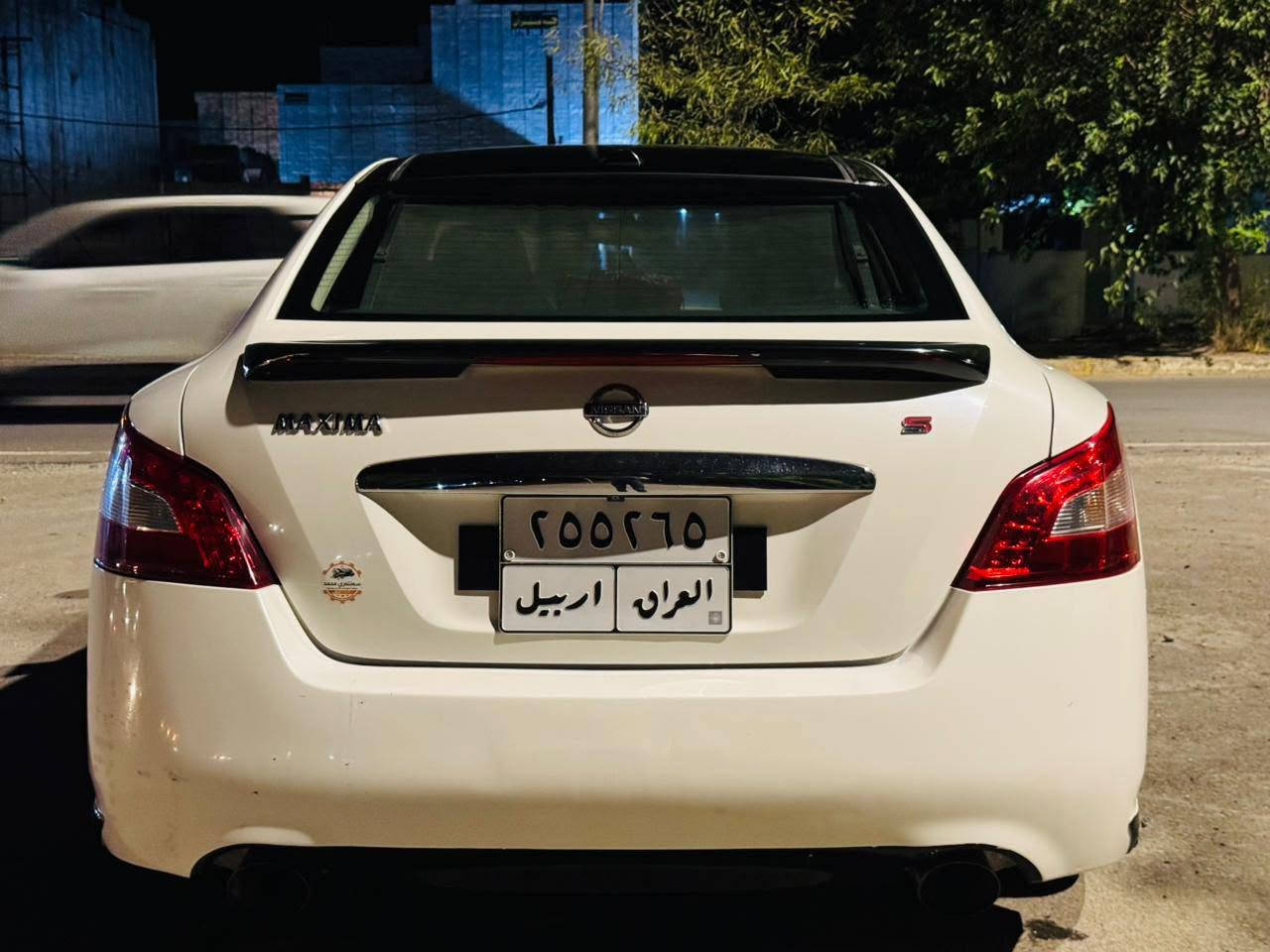 نیسان ماکزیما S 2010 
مواسەفات ئەمریکی فول فول پانۆڕاما
یەک تاقم تایەی لۆکی لەژێرایە..
هەموو گیانی بەشەرت بێ مەسرەفە
دوو پارجەبۆیاخی هەیە 
سەنەوی بەسەرچوە
ژ.م ***********
*********** بنجوين, السليمانية

