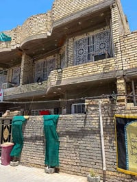 دار للبيع مساحة ٧٠ متر مربع طابقين ( رفت )  الطابق الأول يحتوي على است...