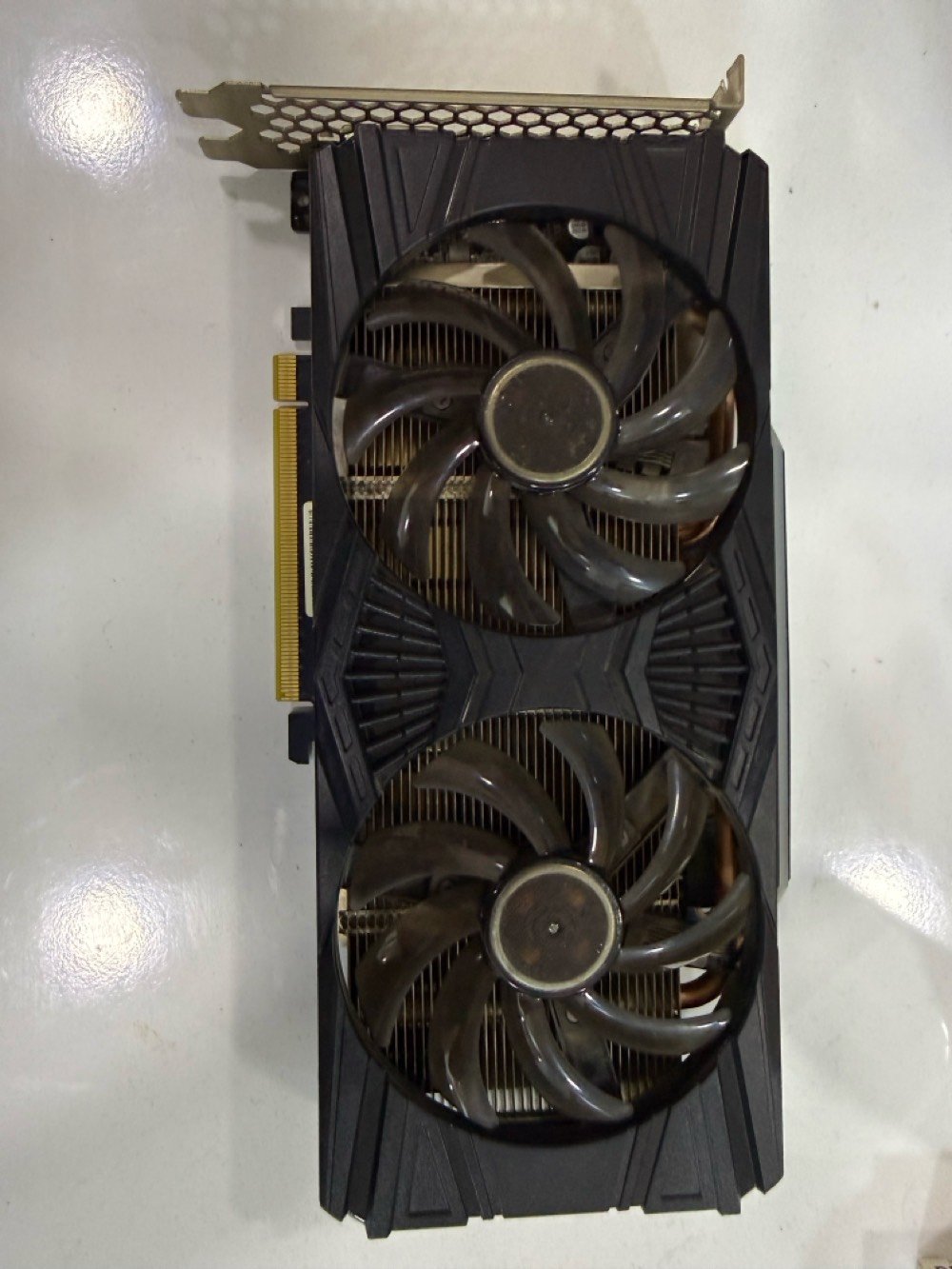 قطع PC للبيع دفعة وحدة ابيعهن سوه فقط — السعر 340 ألف دينار وبيه مجال بسيط

• كارت شاشة GTX 1660 Ti 6GB pnyبمروحتين
• معالج Ryzen 3 3200G — بدون مروحة
• رامات TeamGroup 16GB (2×8) DDR4 بسرعة 2666MHz
• كيبورد ميكانيكي AULA WIND F2088 ويا علبته

الصور حقيقية للقطع الموجودة. البيع للقطع الأربع فقط، مو تجميعة كاملة.
، للاستفسار راسلني خاص مكاني بغداد