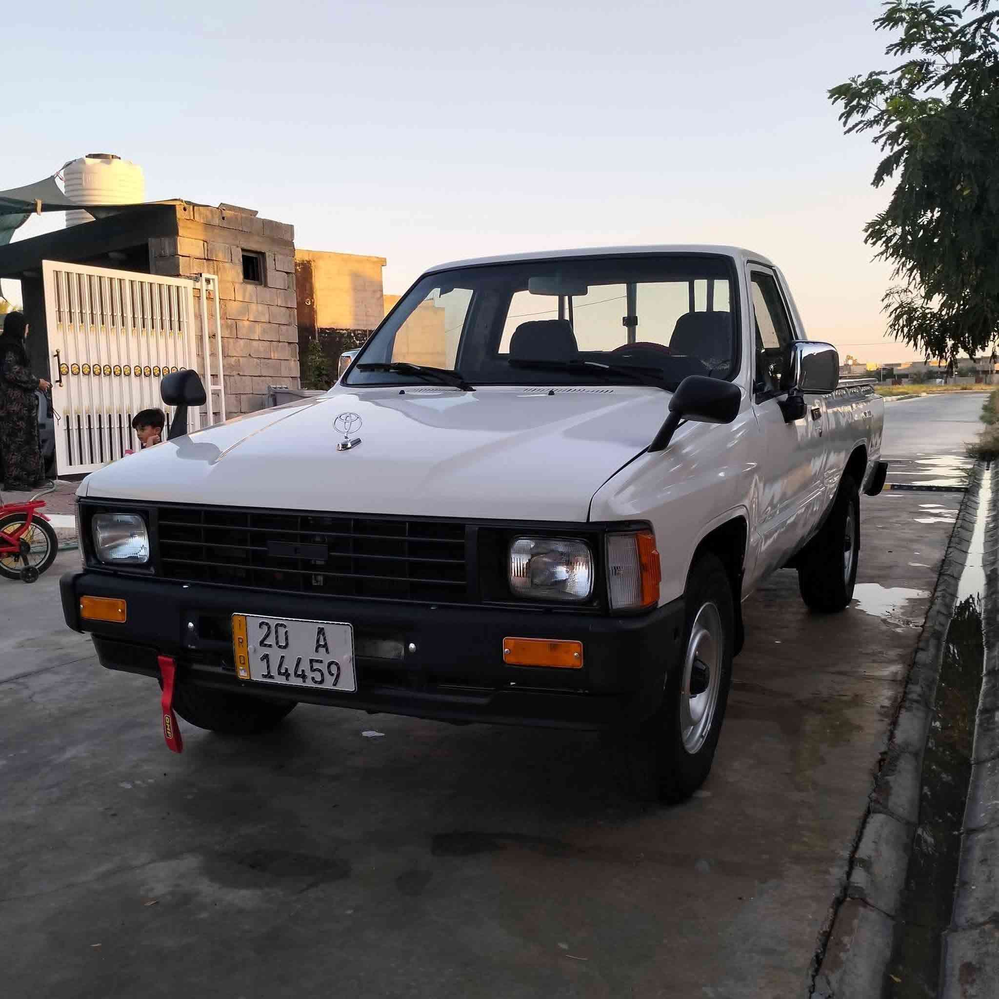 سەرەتا بەناوی خوای گەورە 
توێتا پیکاب 1985ڕەقەم دیالە تەحویل عەسڵ بەشەرتی تەحویلوو غەرامە بەناو کردن سەیارەکە بێزەڕبەیە شاسی نەتەقیە بەشەرتی مەکینەو گێڕو ئەکسل ماڵێکی پاکە سەیارەکە لەکەلارە سعری42گڵایە  لەگەڵ ڕێزدا.
***********
