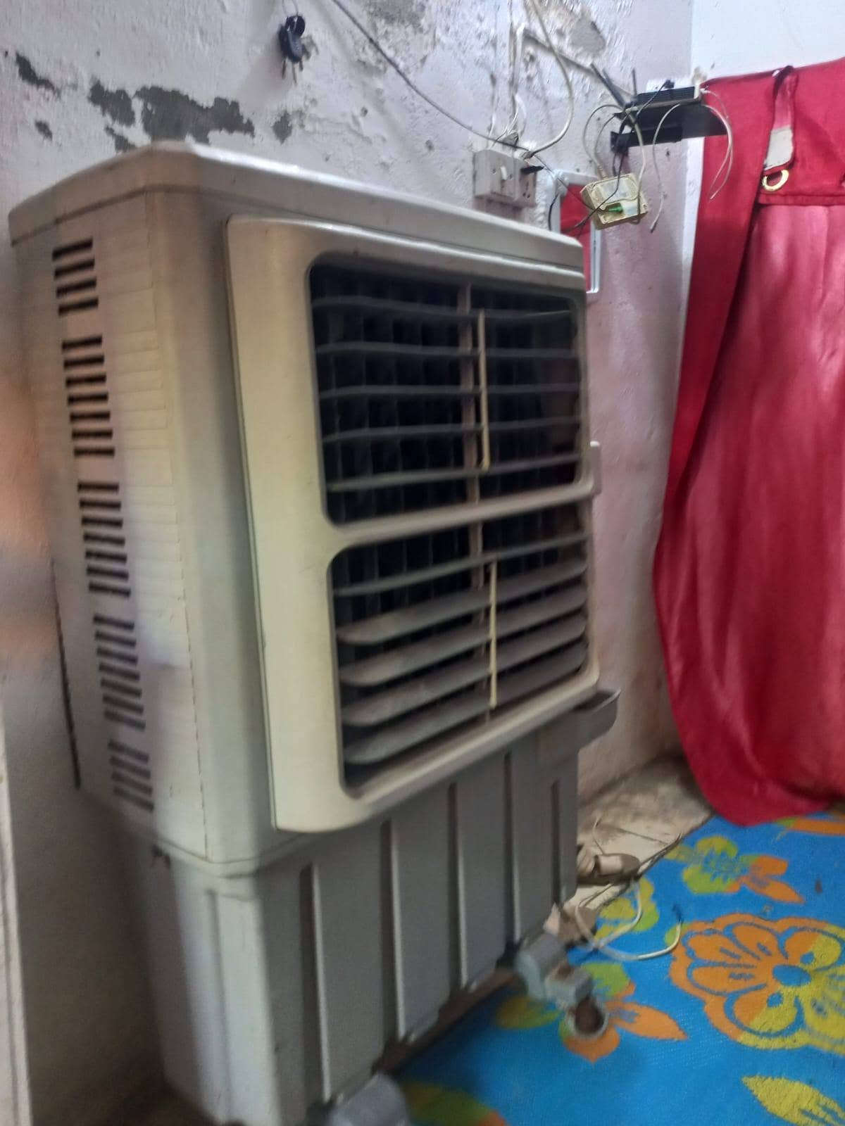 كونغؤره حجم كبير نظيفه جدا بس بيها صوت قليل لامروهجه دهن فقط *********** مكاني الحسينية قفل ٦٥
