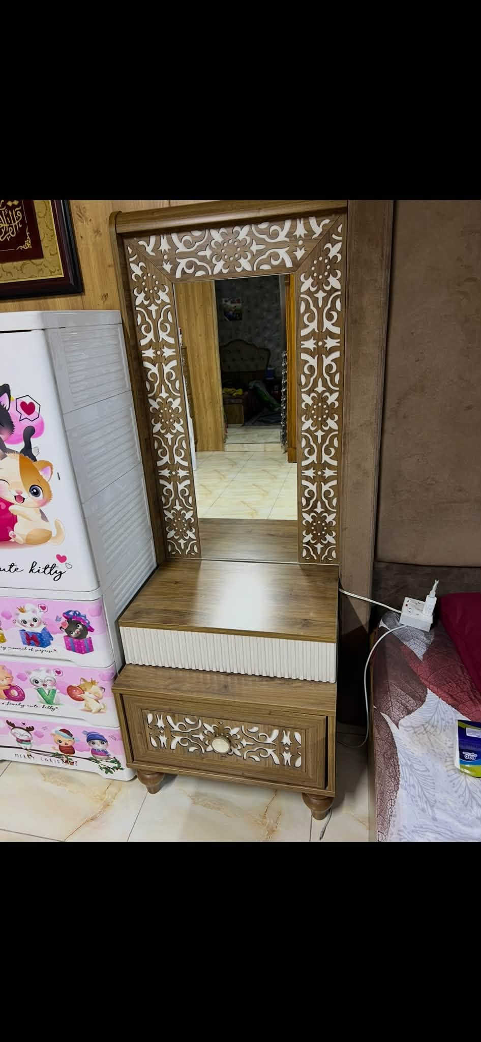 السلام عليكم 
غرفة نوم اثاث تركي للبيع
٧ قطع 
خشب اصلي درجة اولى 
ما متعوبة
بغداد - البياع - حي الرسالة
السعر : ٨٠٠.٠٠٠ و بيهه مجال زين
للشراي الاتصال على :***********
ابو ملاك
