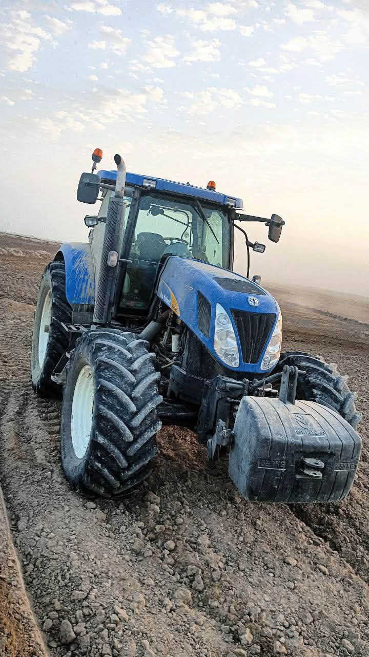 � للبيع حصراً – نيوهولند T7.40 🚜

🔹 سنة الصنع: 2010
🔹 التايرات: تخم تاير، بحالة جيدة جداً
🔹 المكينة: نظيفة وممتازة
🔹 الملكية: الماكنة باسمي، والتحويل أصولي
🔹 المكان: واسط – قضاء الصويرة
🔹 السعر: مناسب وقابل للتفاوض للجادين فقط

📞 للطلب والاستفسار:
***********
***********

ماكنة نظيفة وتستاهل المشاهدة 👌
البيع للجادين فقط
