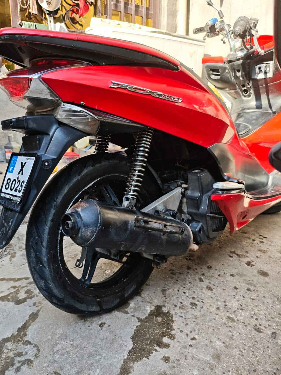 جيل اول ياباني pcx
مكينة 150
كفرات بلادية 
كهربائيات كلها شغالة 
المكينة طفت وحدها 
الدراجة طافية 
السعر 650 وبيها مجال 
بغداد مدينة الصدر 
للإستفسار: ***********
