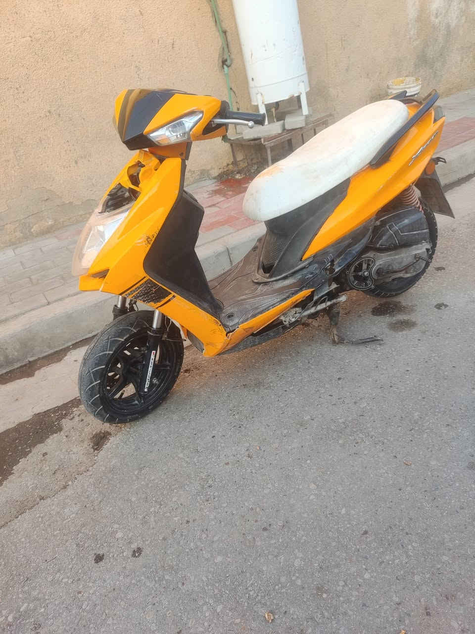 دراجه سكنز متياز ياباني عالي للبيع كامله وجاهزه مكينه خير من الله كهربائيات كله شغاله شلعه فول لسعر 250 لشراي يتصل *********** مكاني كربلاء امن داخلي
