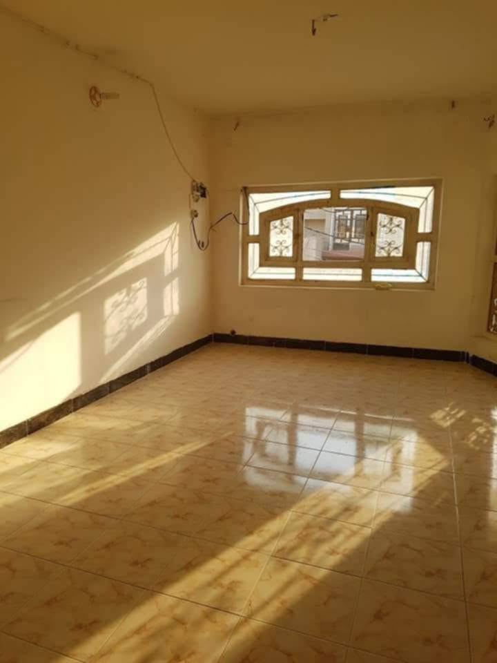 للايجار 🏡بيت طابق ثاني  🏡.
#الارضية__المطبخ_والصحيات_ارضية_وجدران
سيراميك 
#الشقة_نظافة_فول_جديدة ماطور ماء + سخان 
#مجهز_خط_مولدة
#خط_كيات_الى_السوق
#قريب_جدا_من_المدارس
#مطلوب_عائلة_قليل
#مبلغ_الإيجار ٢٠٠
🚫مكونات الشقة : مطبخ كبير / صاله / هول / غرفه نوم  / صحيات  / سطح ناصي 
المساحة :: ١٧٠ م

📍ااموقع  :: حلة _حي العسكري/ شارع المكاتب مقابيل دائرة الكاميرات جهة الضباط ..خدمات متكاملة منطقة هدوء 

————————————————-
للإستفسار الاتصال على رقم صاحب الدار مباشرة على الارقام التالية : 
*********** 
  ***********     
————————————————
