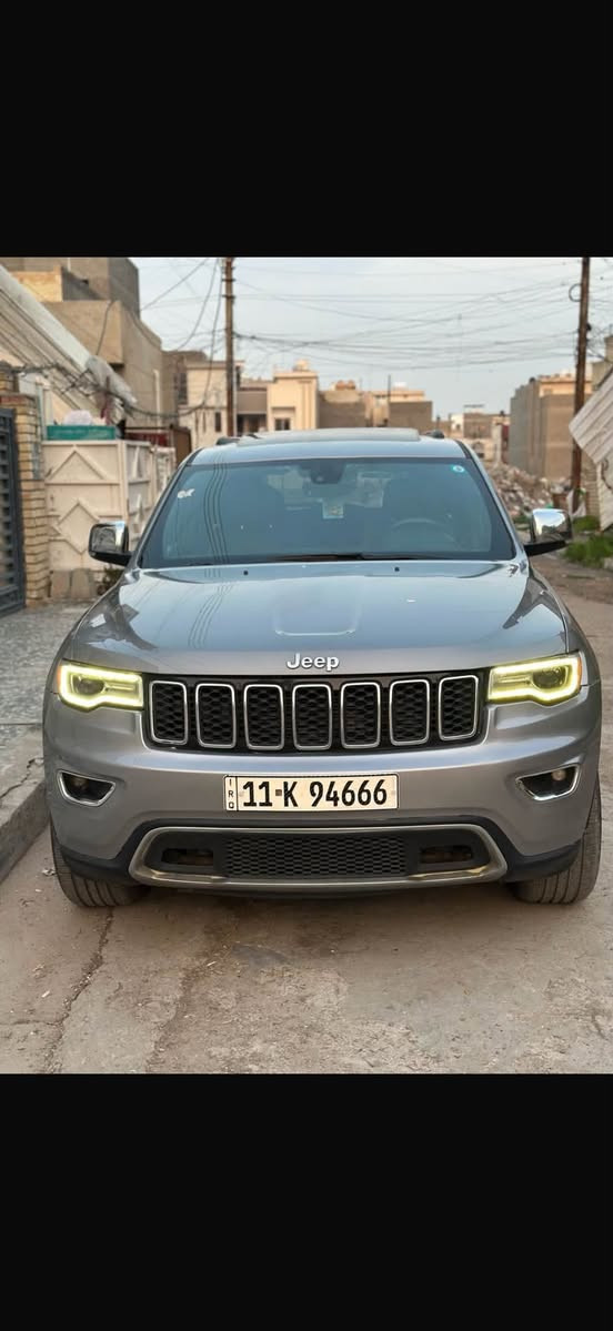السلام عليكم
للبيع او مراوس بجارجر 

Jeep Grand Cherokee Limited 2018

جيب جراند شيروكي ليميتد 2018

رقم بغداد انگليزي تحويل مباشر

 المواصفات :

 اللون: سلفر

 وارد أمريكي

 محرك 3.6 لتر

 6 سلندر

 دفع رباعي فور ويل

 جنوط 18 إنش

 المواصفات:

رادار

توقف ذاتي عند التحذير

• شاشة لمس

• بلوتوث
Carplay

• Android Auto

• كاميرا خلفية

• حساسات خلفية

• مقاعد جلد

• تحكم كهربائي بالمقاعد

• مثبت سرعة

• بصمة وتشغيل ذكي

• نظام تحكم بالمقود

 فئة ليمتد

 فتحة

الضرر
موضح بالصور بدون ايرباك
 
مكاني بغداد السيدية رقمي ‭ ***********‬
