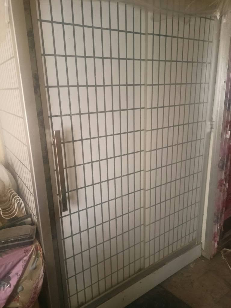 حمام زجاجي باب سلايد مع شاور للبيع نضيف  مستعمل للبيع بغداد الرصافة شارع الصناعة *********** بغداد, العراق
