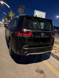 البيع لاندكروز هايبرد  25  زيرو اسود ساز SAS vx.s لمتدد هايبرد ماشيه ١...