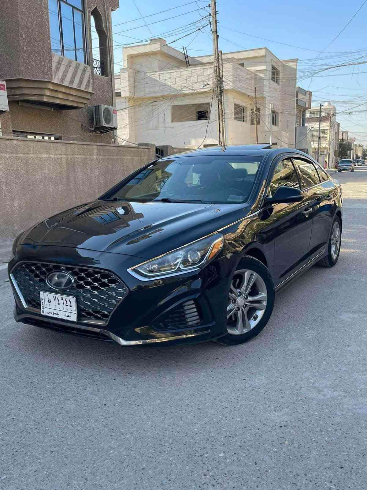سلام عليكم سوناتا سبورت فول موصفات تحكمات جهتين شاشه جبيرة عدادات سبورت ستيرن حرف D وارد امريكي بيها جاملغات خلفيه ثنين وقبغ جنطه بدون دواخل وبدون ايرباك السياره نظيفه وكامله و مابيها اي نقص مكانها الدورة شارع ابو طياره للاستفسار  ***********

نص مكتوب في الصور:
- SULAYMANIYAH Iraq
- Ali Koge Baghdad