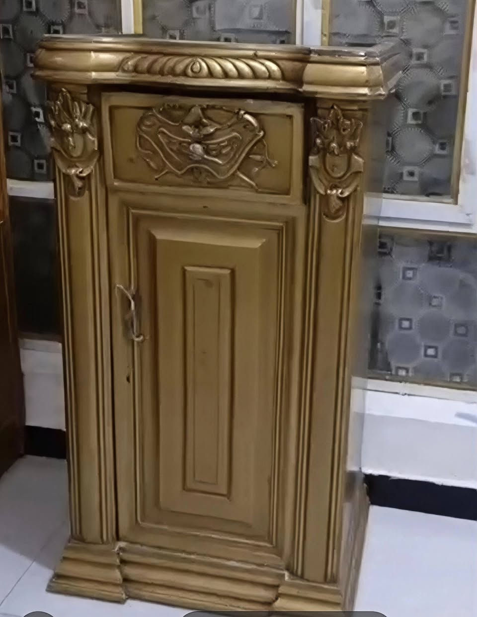غرفه مصريه للبيع زان ملكي السعر مليون وبيه مجال للتواصل ***********
