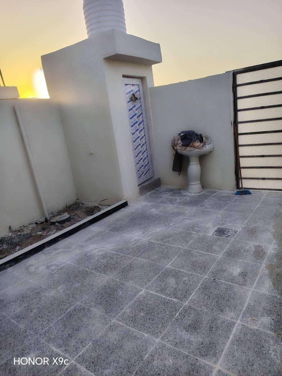 6منازل للبيع المساحات 100متر السقف سندويج🏘
العنوان:بصره شط العرب جزيره الرابعه قرب المدارس🏛
يحتوى ع كل دار 
 غرفتين٢منام
أسقبال.صاله،مطبخ ،كراج ،حديقه 🌹
صحيات داخليه خارجيه
جاهزات للسكن تسليم مفتاح🔑
صرف زراعي بأسم عراقي
سعر البيت 33وبيهم مجال للشراي فقط🌷
للأسفسار📞
***********📞
***********📞

