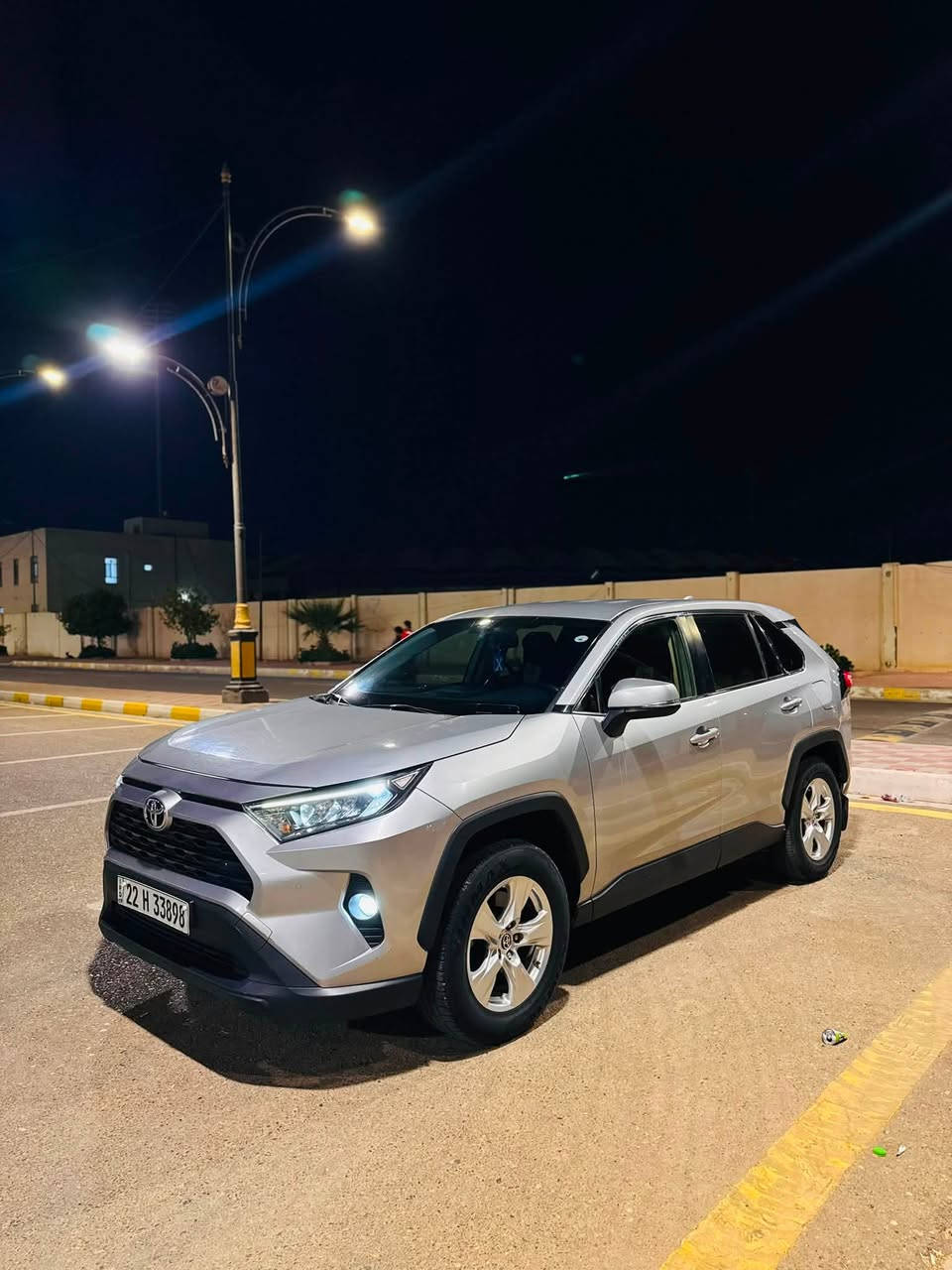 السلام عليكم
لــلــبــيــع تويوتا راف فور | TOYOTA RAV4 
سنة الصنع : 2020 
نوع الضرر : مكفولة كفالة عامة 
الـــوارد : خليجي 
حجم المحرك : V4–2500cc تنفس طبيعي
ناقل الحركة : اوتو 8 نمر 
الـــــســــعـــــر : 22.300$ وبيها مجال 
للأستفسار : ***********
