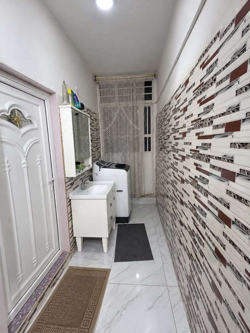 السلام عليكم بيت مساحه 200متر حي البساتين
***********
