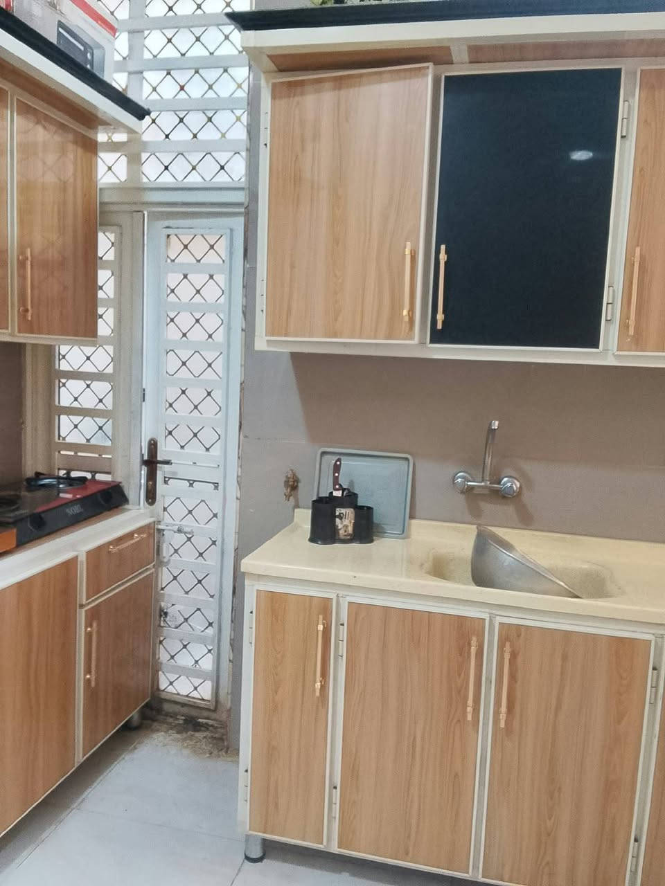 دار للبيع شيشان ثانيه طابقين بناء حديث شغل درجه اولى مساحة 112
سعر 80 وبيه مجال ,).   ***********
