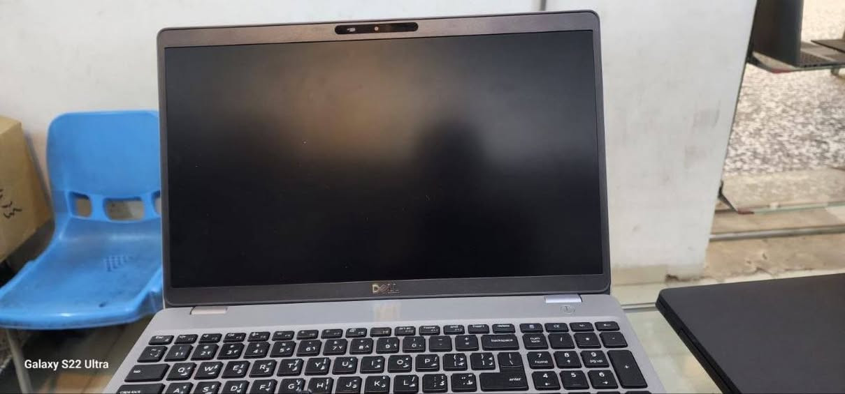💻 Dell Latitude 5110 | الأداء الحديث والشحن المتطور

جهاز من الجيل الحادي عشر المتطور، مثالي جداً لطلاب البرمجة، الهندسة، والموظفين الذين يبحثون عن السرعة والأناقة. يتميز بدعمه لـ شاحن Type-C السريع والعملي. الجهاز يقدم أداءً فائقاً في تصفح الإنترنت والبرامج المكتبية، ويشغل الألعاب الحديثة المتوسطة مثل (Valorant، Dota 2، و CS:GO) وبرامج التصميم مثل (Photoshop و AutoCAD) بكفاءة عالية جداً بفضل معمارية معالجه الحديثة.

🔍 المواصفات التقنية:

المعالج:Intel Core7i (الجيل الحادي عشر - أداء قوي وحديث).

الرام: 16GB DDR4.

الهارد: 256GB SSD M.2 (قابل للتطوير).

الشاشة: 14 بوصة (تصميم أنيق وحجم مثالي للتنقل).

كرت الشاشة: داخلي Intel بسعة تصل إلى 4GB.

الميزة الإضافية: منفذ وشاحن Type-C أصلي.

🎁 الملحقات:
(حقيبة، شاحن أصلي ، ماوس، ماوس باد).

🛡️ الضمان والخدمات:

فحص المواصفات والنظافة قبل الاستلام.

تنصيب ويندوز والبرامج الأساسية 

مستعمله نظيفه فقط بسبب تركها بالمخزن تعرضت للاتربه الي تعيق عمل مراوح التبريد ويحتاجلها تنظيف بسيط

💰 السعر: 300,000 دينار عراقي 

📍 الموقع: بغداد - ابو بشير 

📞 للحجز والاستفسار:
***********
