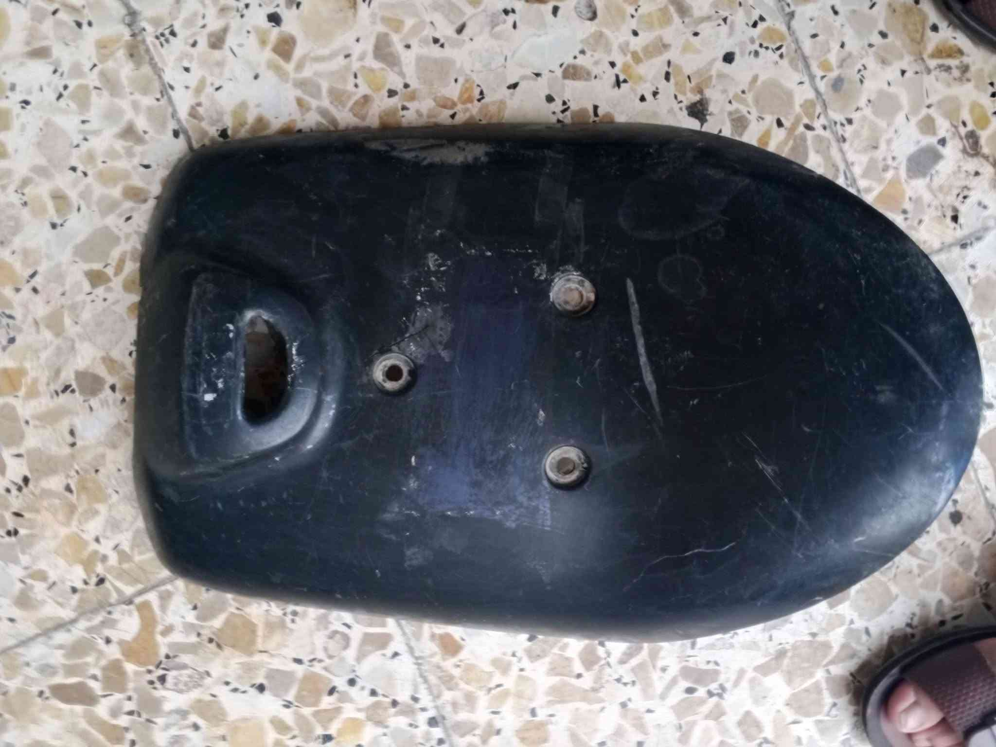 السلام عليكم غراض 60 عام صالنصة رادلها لحيم فقط وكلج خلفي كامل مع قبق تبريد عدد 4 تاير جديد تريشة مال بطة سيباية مال دراجة 60 كفر قبق هندر شلعة او مفرد اتريد بسعر مناسب الرقم ***********
