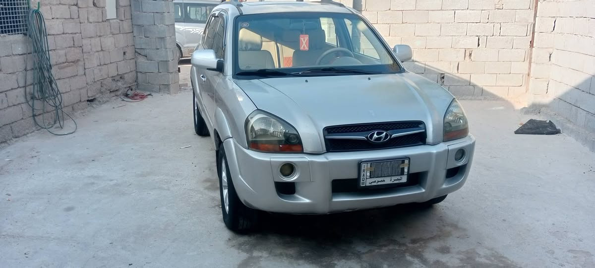 هونداي توسان وارد خليجي 2009 رقم بصره تحويل باسم المشتري محرك 2000 سياره كفاله من كل شيء السياره الجديده للبيع او مراوس شنو عندك تعال خاص حسب القناعه العنوان بصره خور الزبير *********** السعر 107
